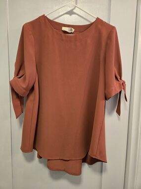 everleigh Tie-Sleeve Blouse in Rust Terracotta